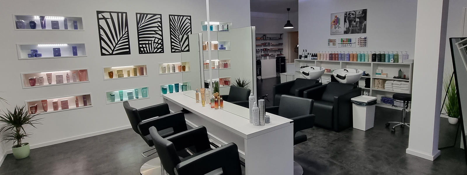Haargefühl Potsdam- Ihr Friseur in Potsdam mit Expertise für Haarstyling, Braut- & Hochsteckfrisuren, CC1 Curl Cutting, Calligraphy Cut, Blondtonbereich, VelvaCrown & Kopfhautberatung. 